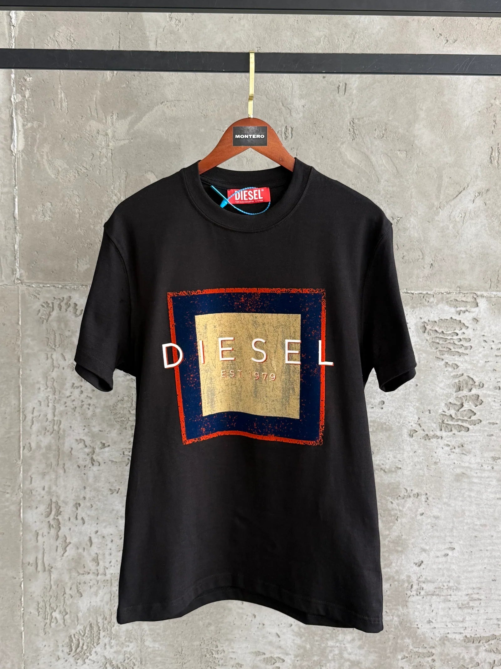 D01 Siyah Tişört