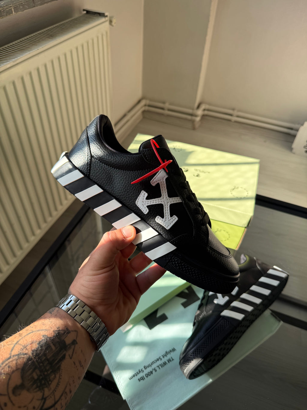 Off White Siyah