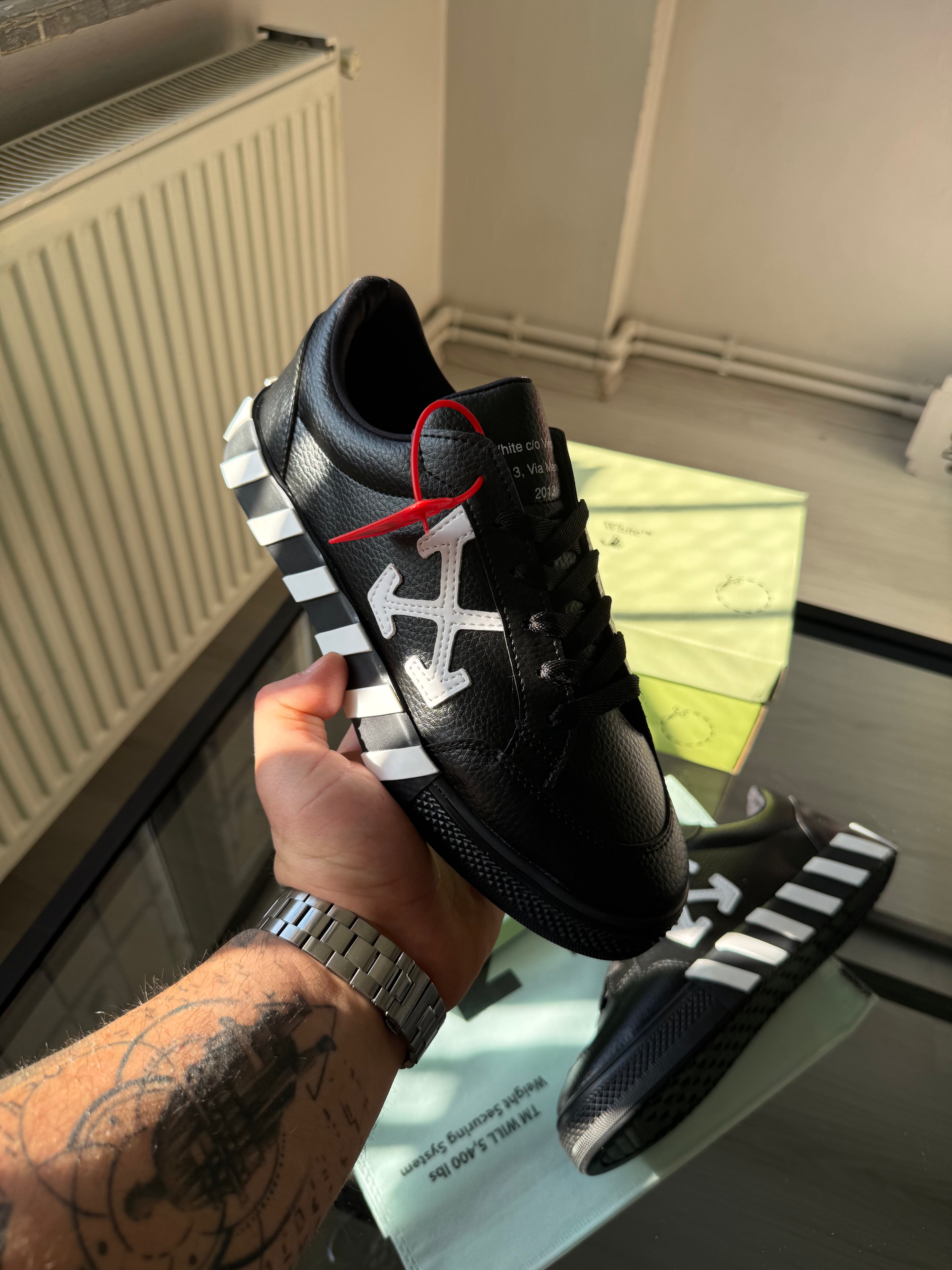 Off White Siyah