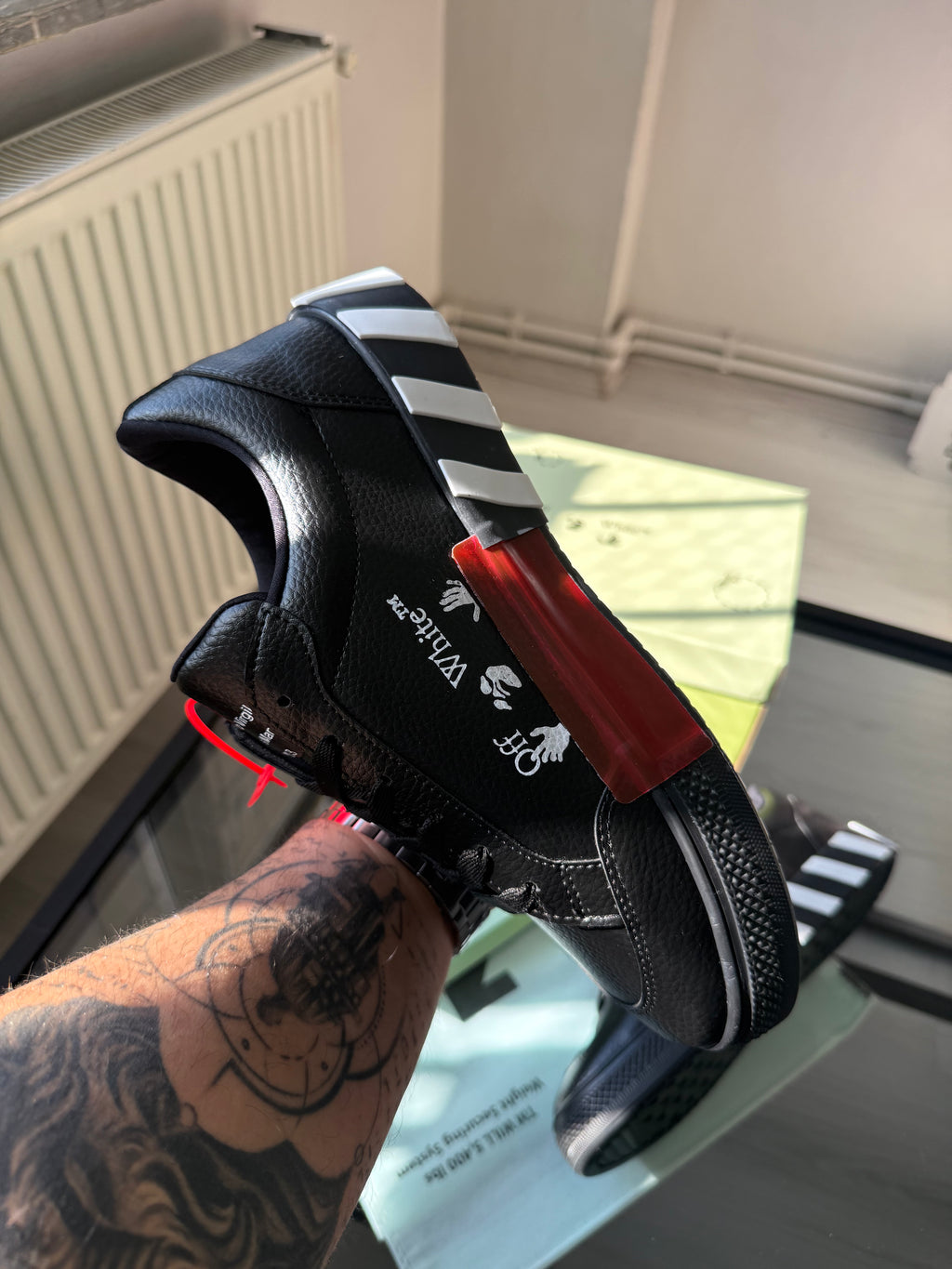 Off White Siyah