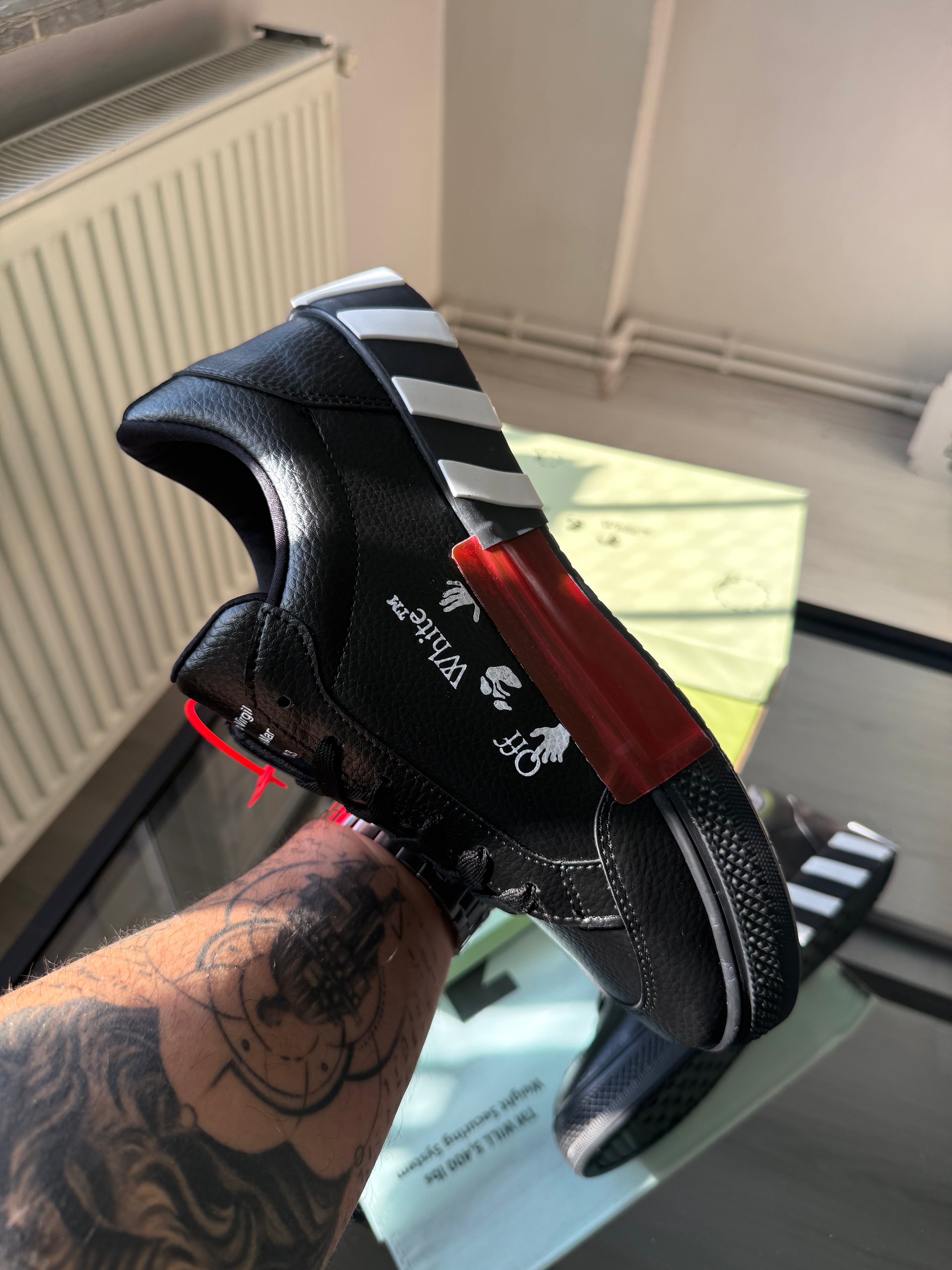Off White Siyah
